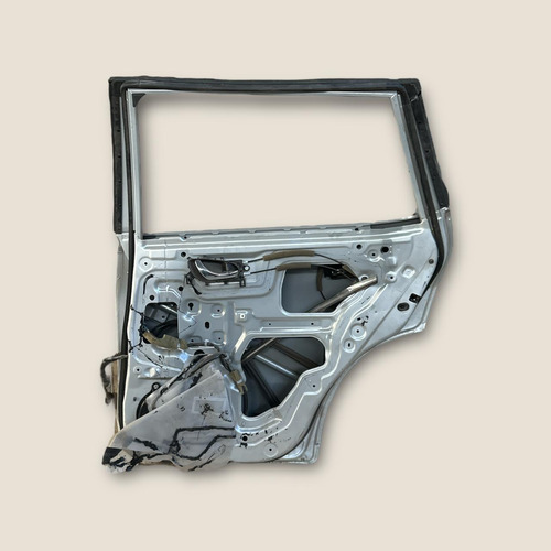 Puerta Trasera Derecha Nissan Xtrail 2015/2022 Trasera Derecha Plateado