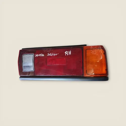 Foco Trasero Derecho Nissan Sentra Derecho/pasajero Rojo