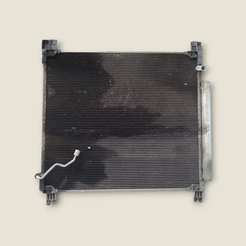 Radiador de Aire Toyota Hilux 2016-2023 · Original Usado