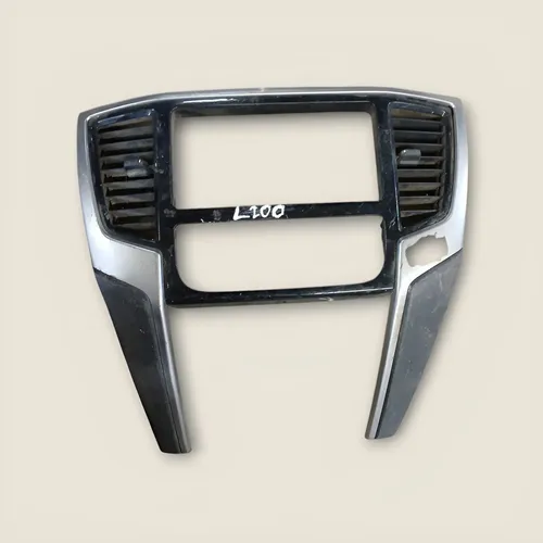 Bisel De Radio Mitsubishi L200 2 Din Plateado