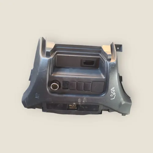 Consola Central Mitsubishi L200 2016-2023 · Original Usado