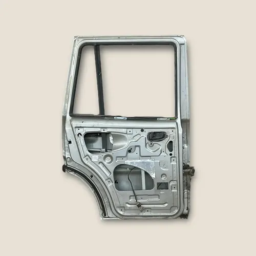 Puerta Trasera Izquierda Mahindra Scorpio Trasera Izquierdo Plateado