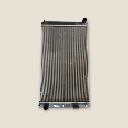 Radiador Agua Toyota Rav 4 2015-2020 · Original Usado