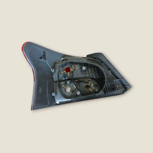 Foco Trasero Izquierdo Toyota Yaris Sedan Izquierdo/conductor Rojo