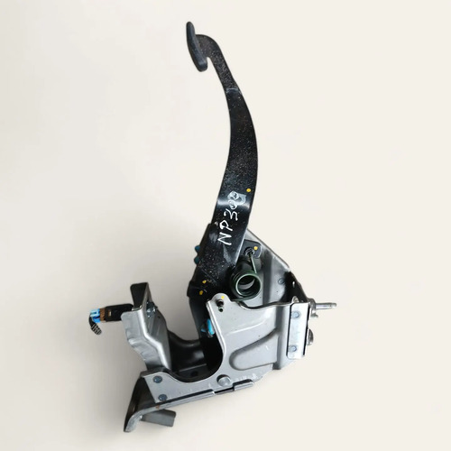 Pedal de Freno Nissan Np300 · Original Usado