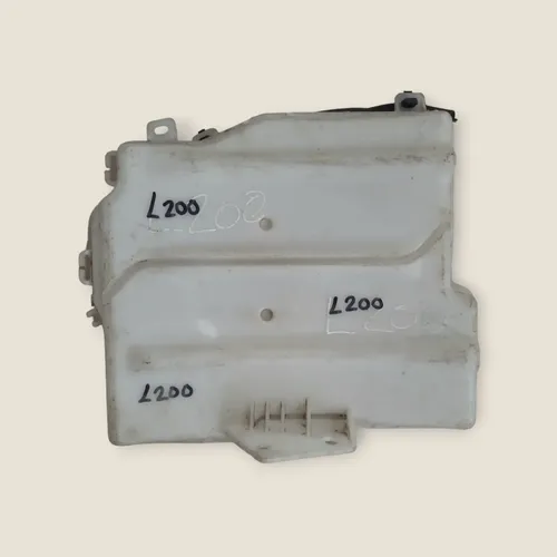 Deposito Limpiaparabrisas Mitsubishi L200