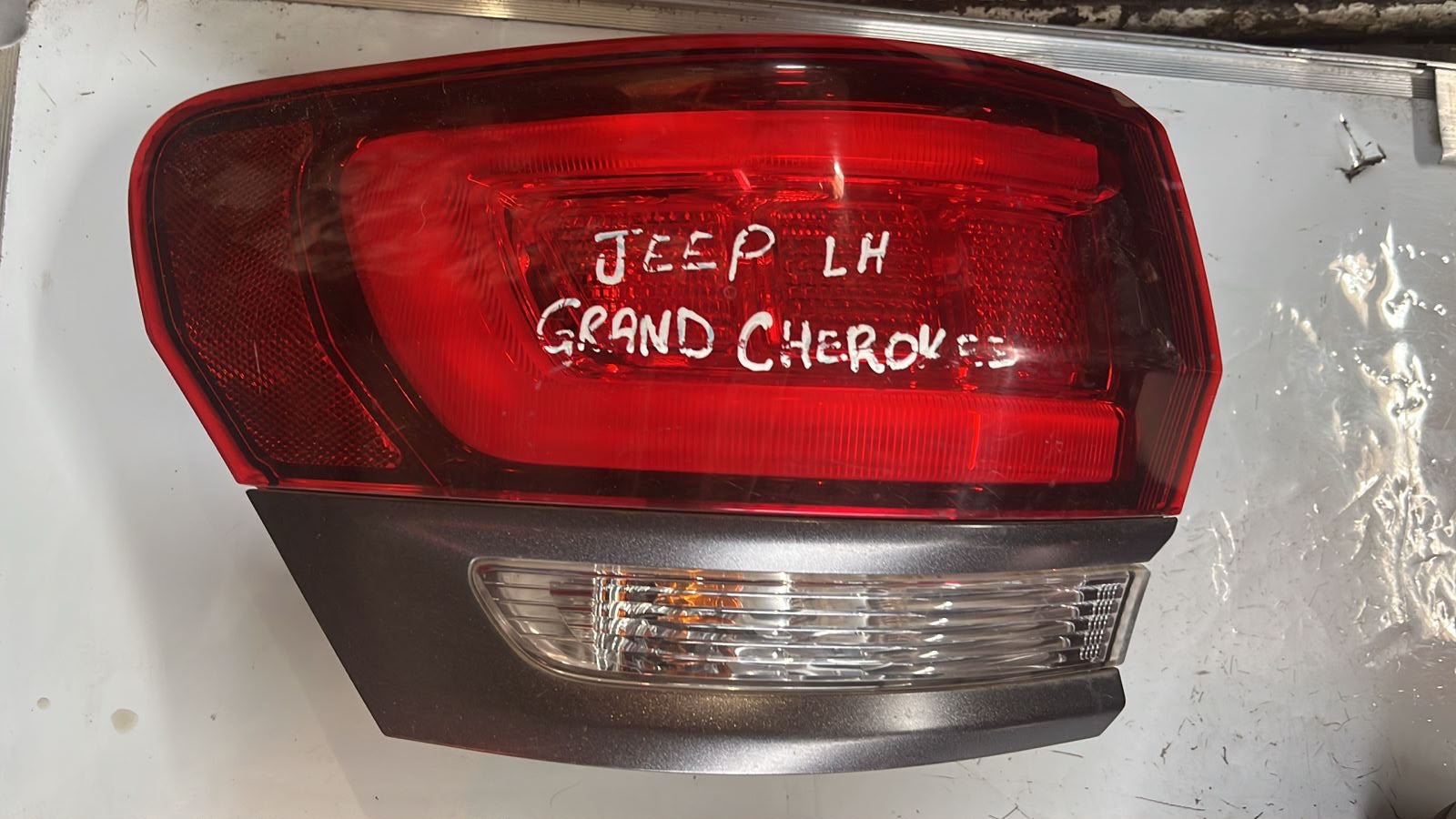 Foco trasero izquierdo Jeep grand Cherokee