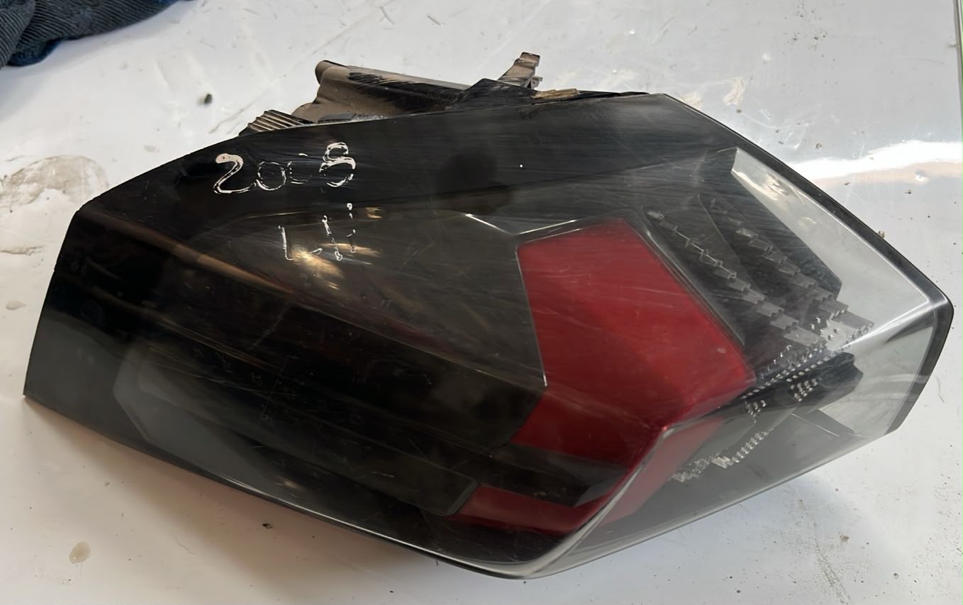 Foco trasero izquierdo Peugeot 2008