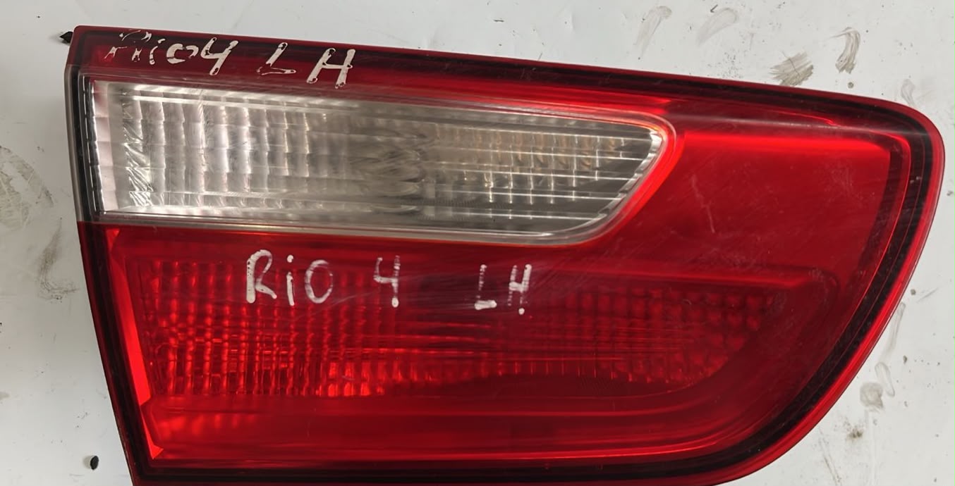 Foco trasero izquierdo Kia rio 4