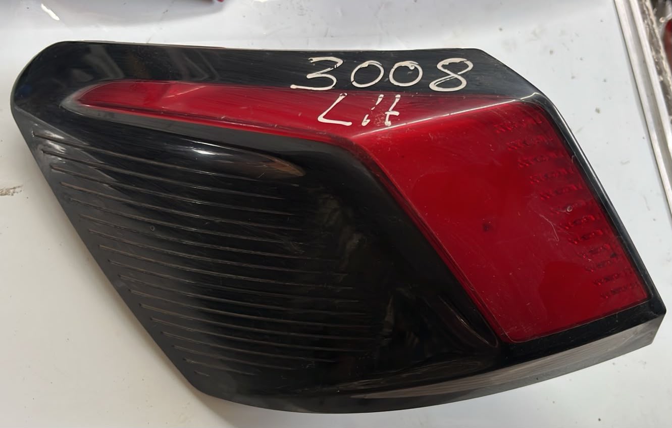 Foco trasero izquierdo Peugeot 3008