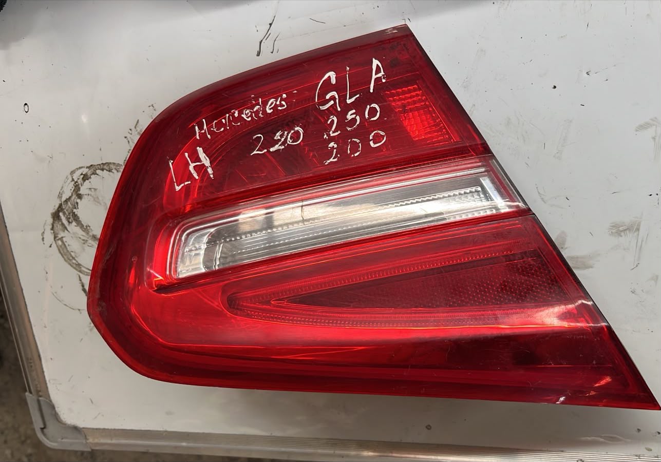 Foco trasero izquierdo Mercedes Benz 200, 220, 250