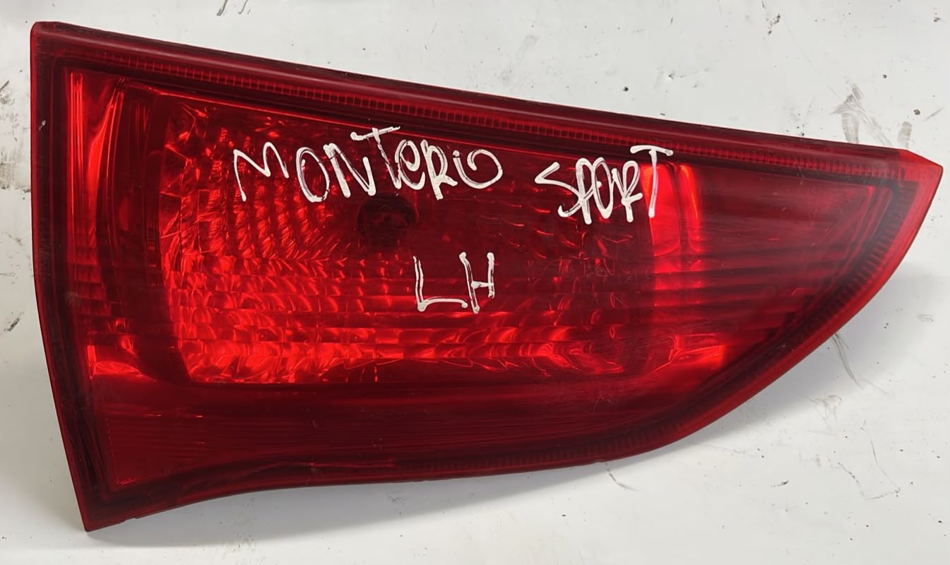 Foco trasero izquierdo Mitsubishi Montero Sport