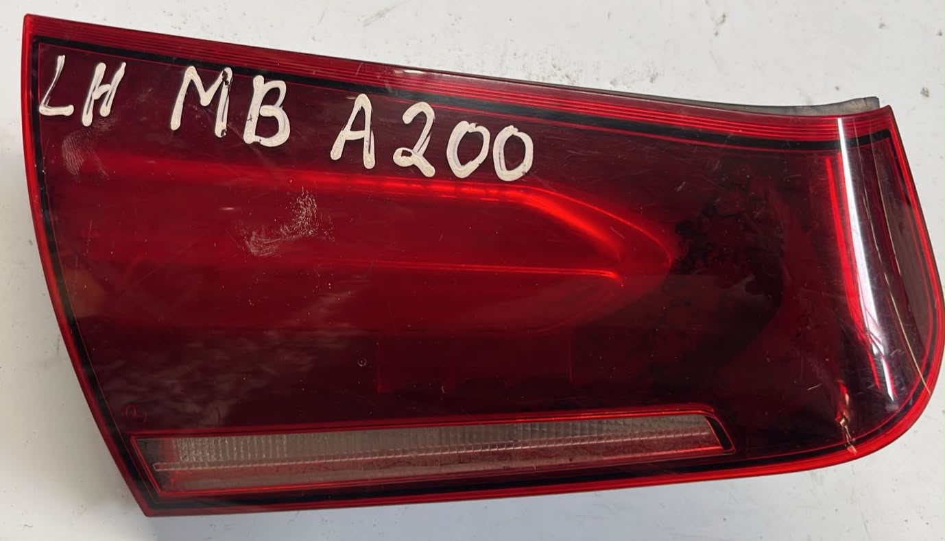 Foco trasero izquierdo Mercedes Benz a200
