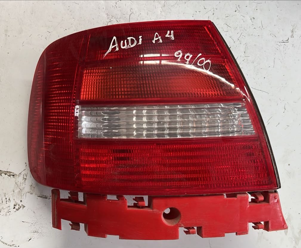 Foco trasero izquierdo Audi a4 99/00