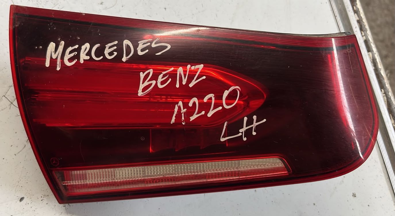 Foco trasero izquierdo Mercedes Benz A220