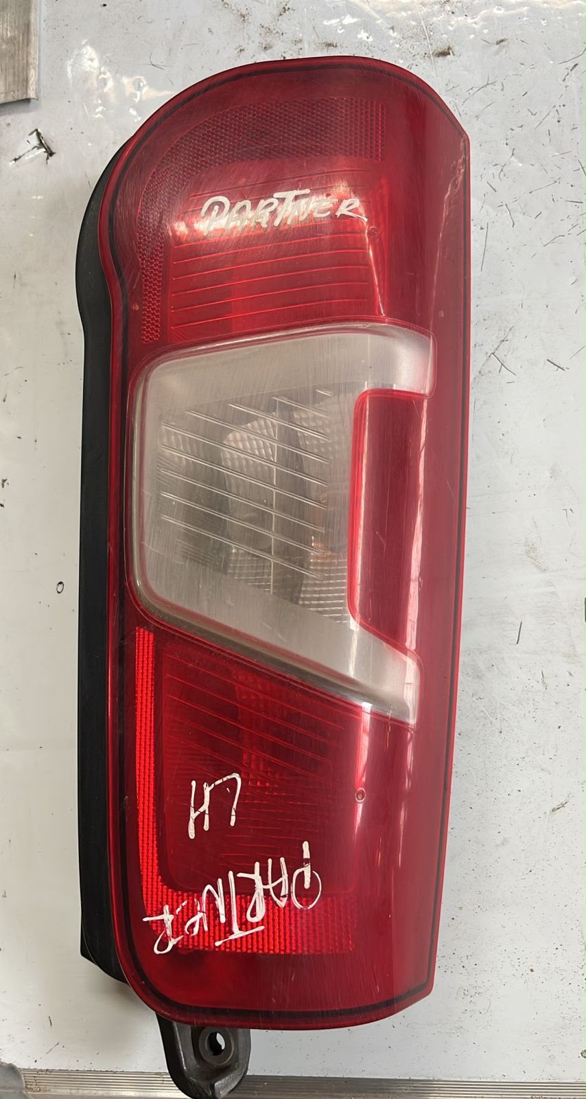 Foco trasero izquierdo Peugeot Partner