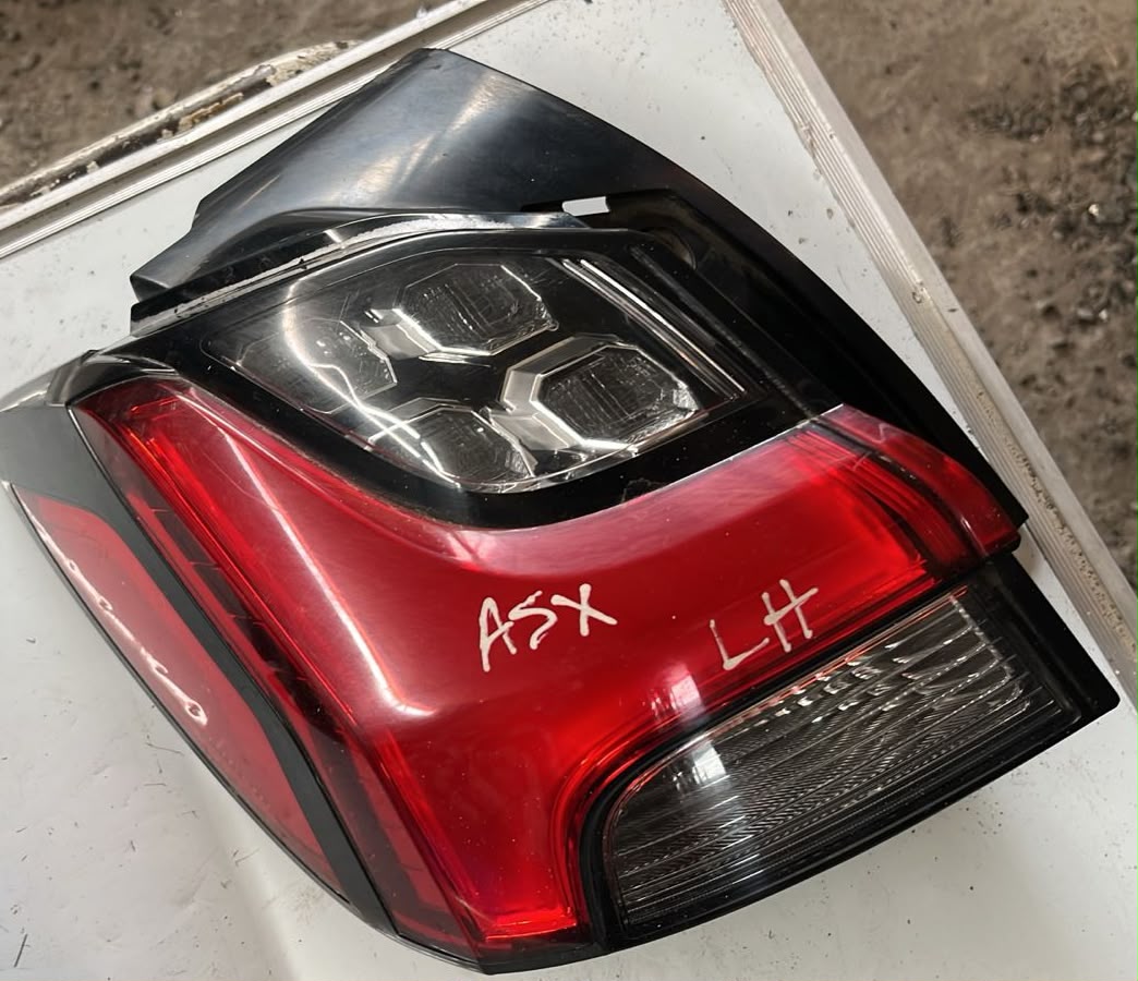 Foco trasero izquierdo Mitsubishi Asx