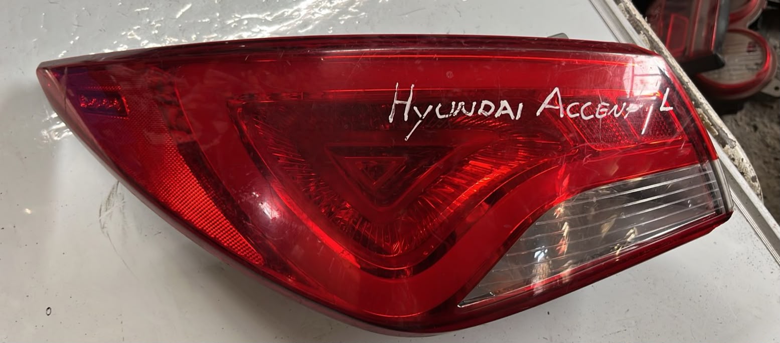 Foco trasero izquierdo Hyundai Accent
