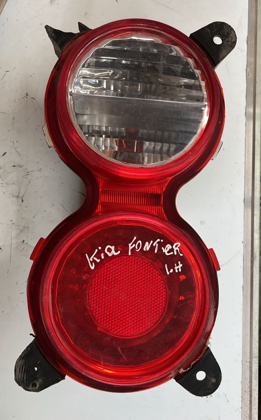 Foco trasero izquierdo Kia frontier