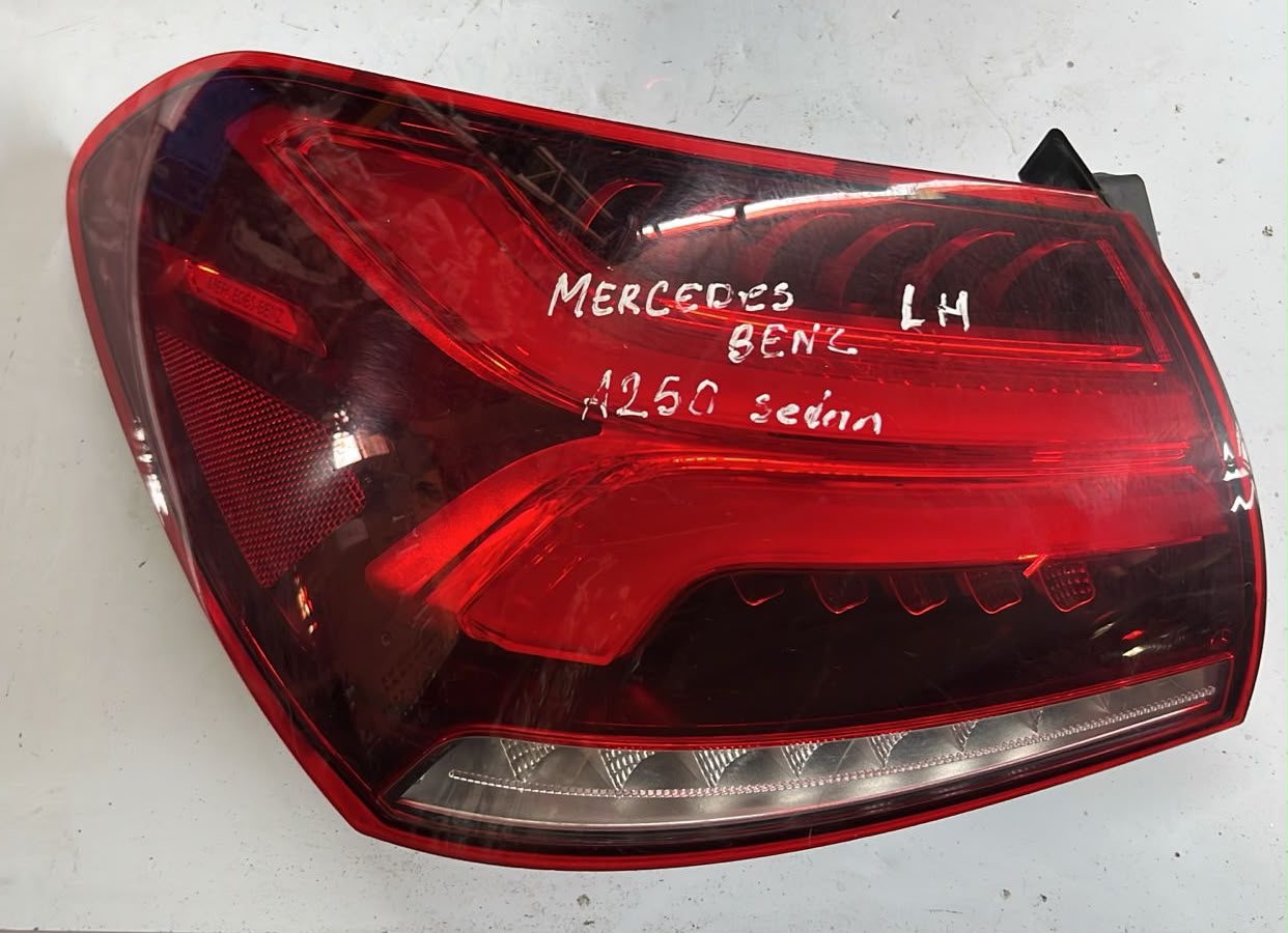 Foco trasero izquierdo Mercedes-Benz A250