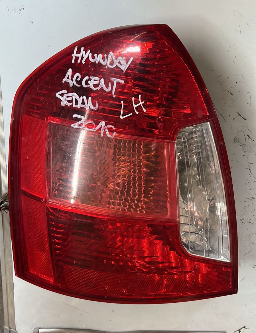 Foco trasero izquierdo Hyundai accent sedan 2010