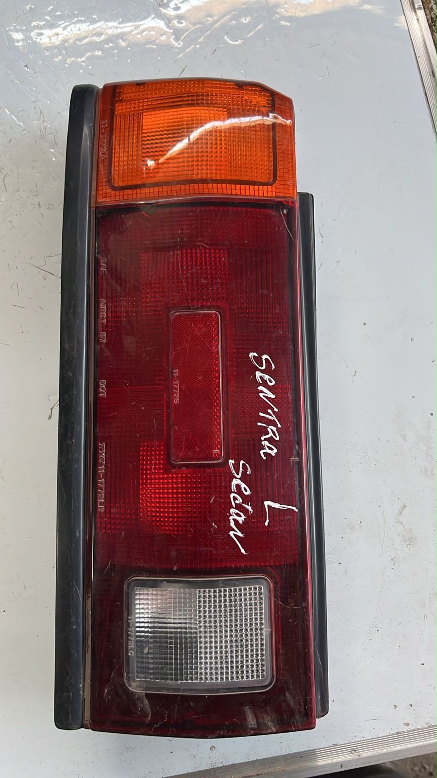 Foco trasero izquierdo Nissan Sentra