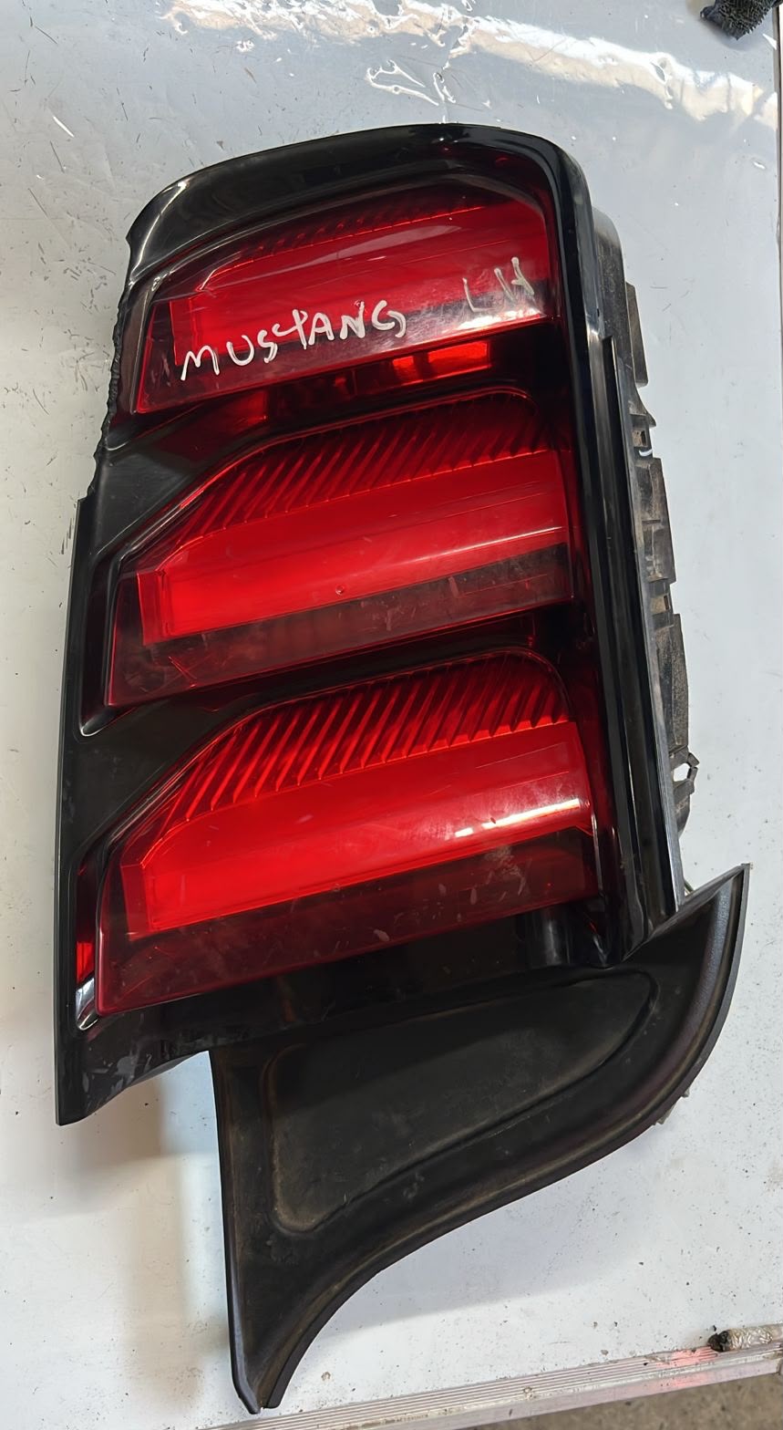 Foco trasero izquierdo Ford Mustang