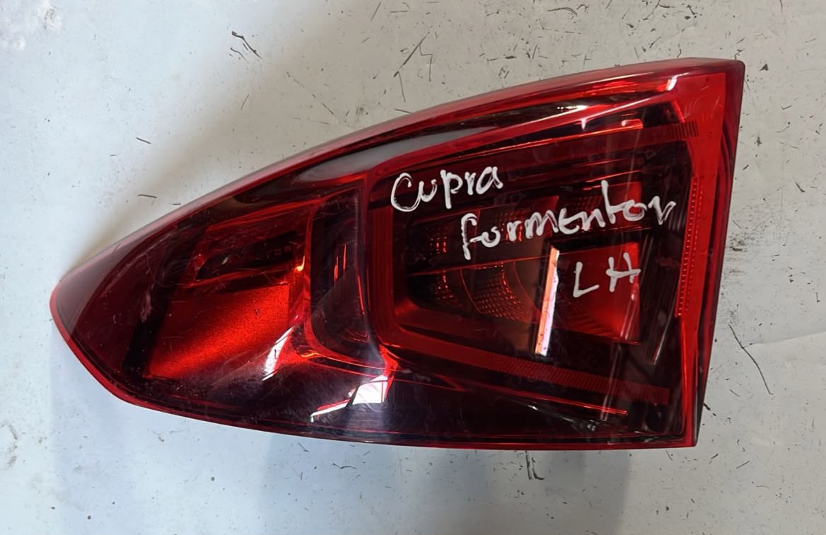 Foco trasero izquierdo cuota Formentor