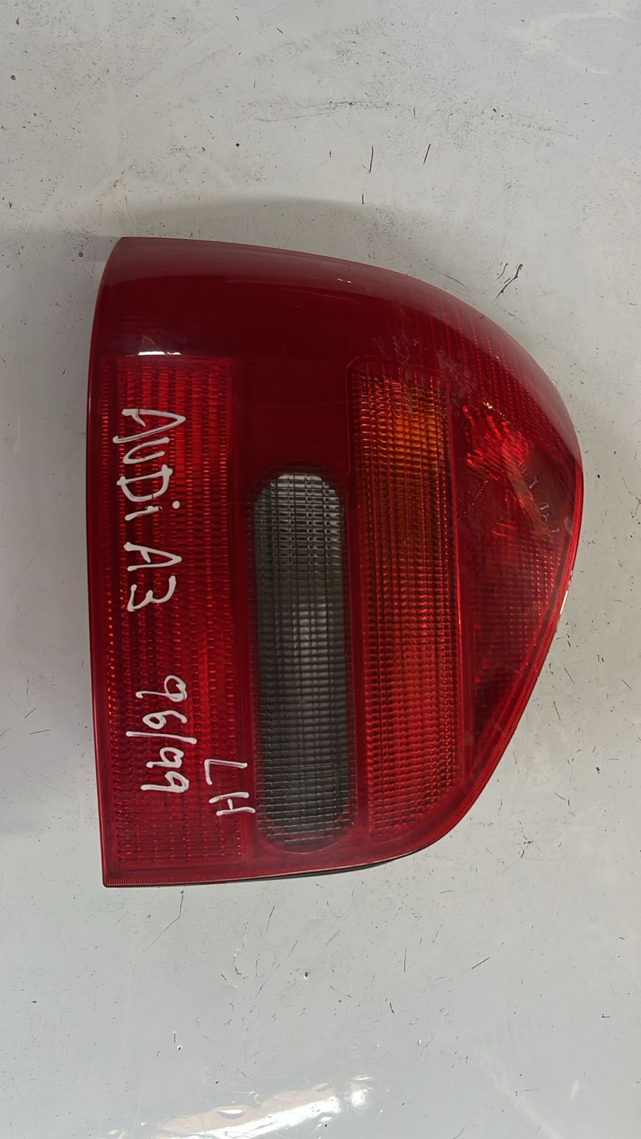Foco trasero izquierdo Audi a3 96/99