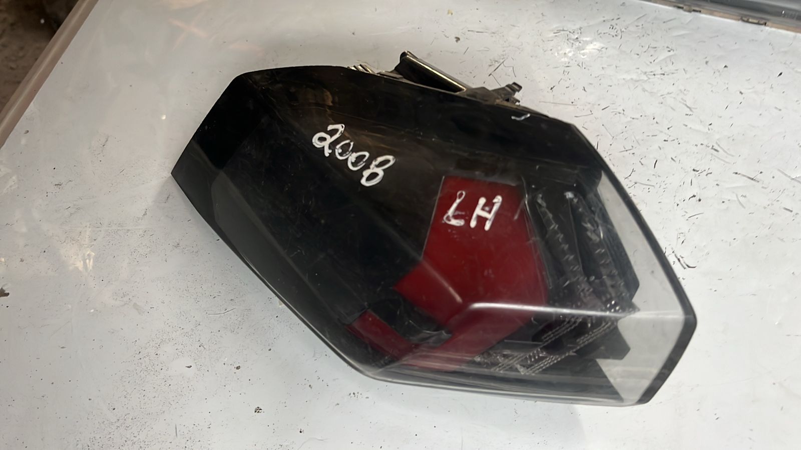 Foco trasero izquierdo Peugeot 2008