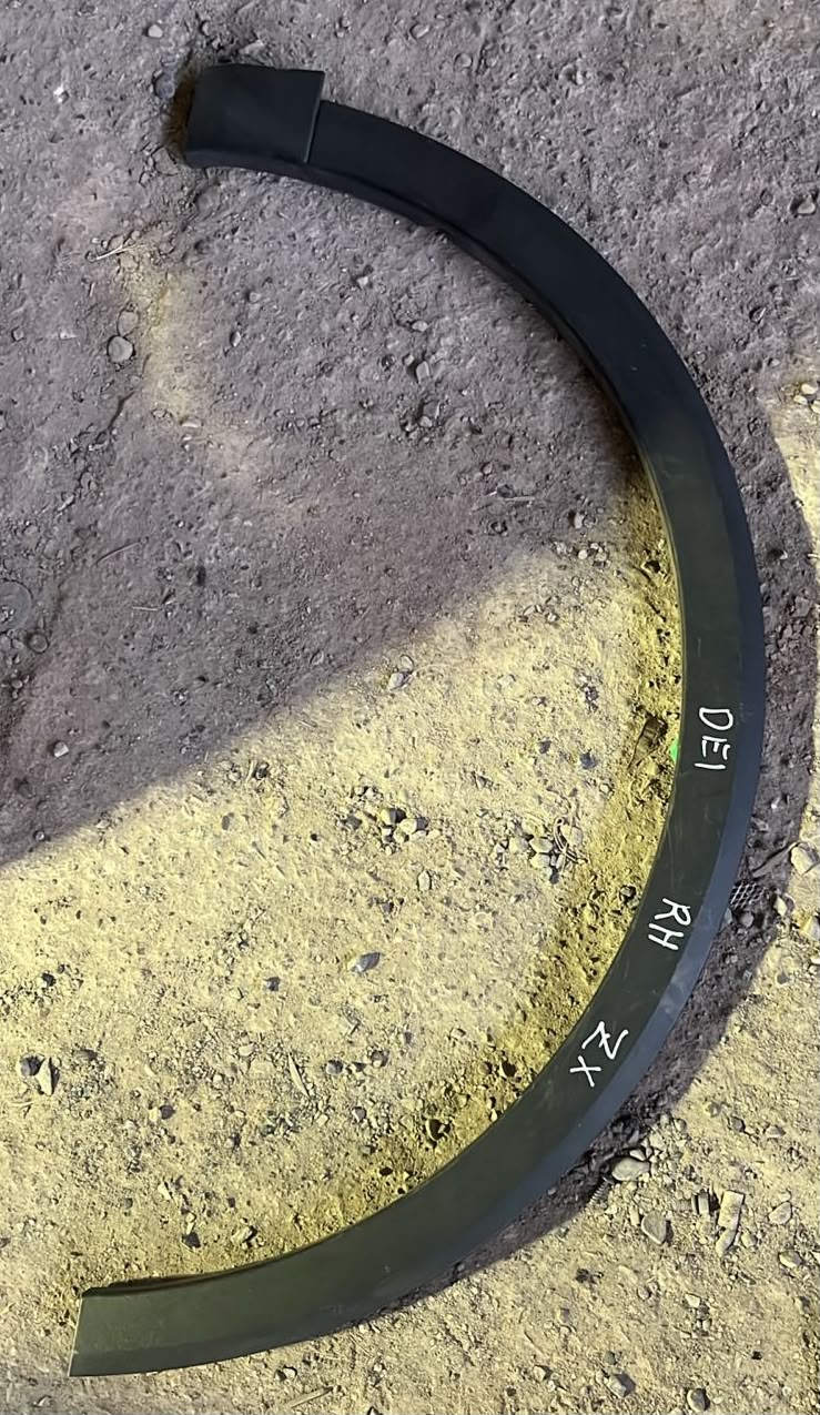 Moldura delantera derecha MgZx