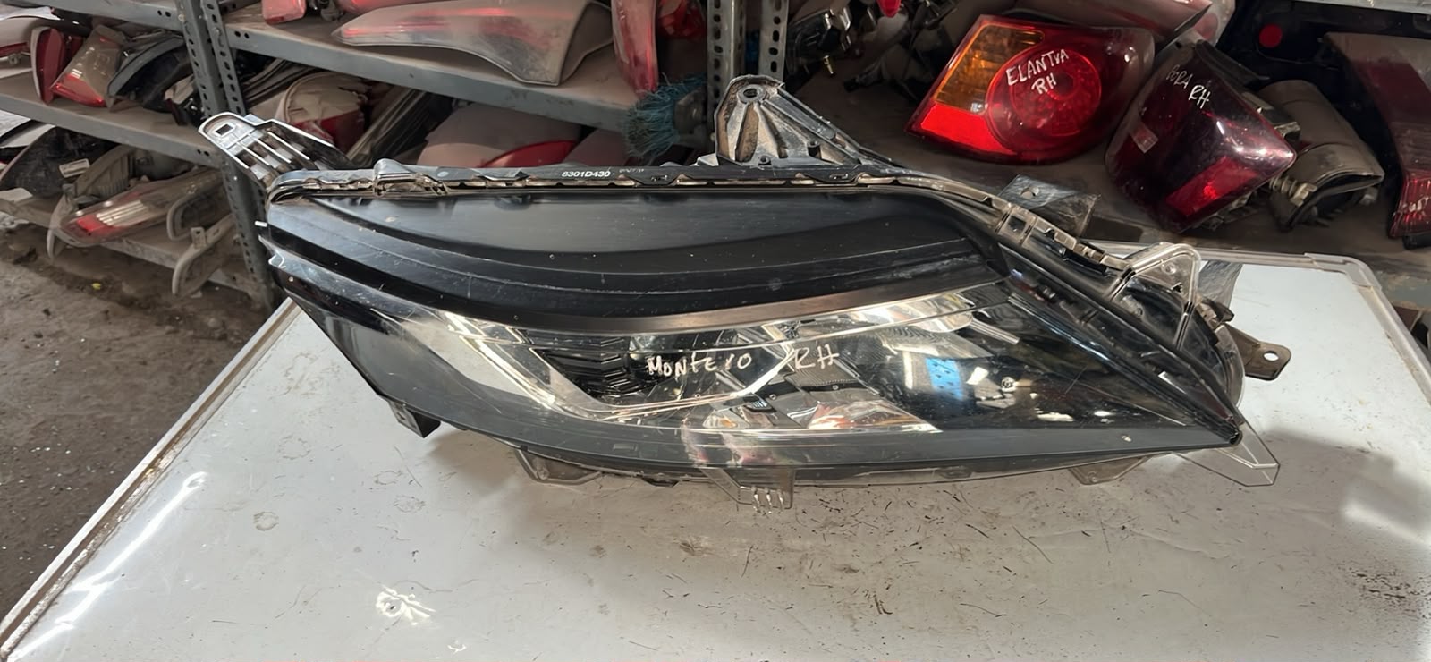 Óptico derecho Mitsubishi Montero