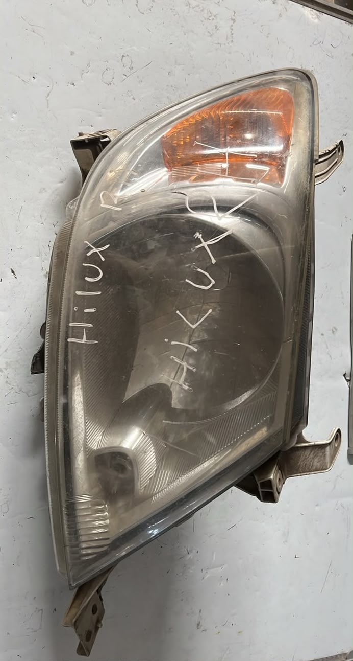 Óptico derecho Toyota Hilux