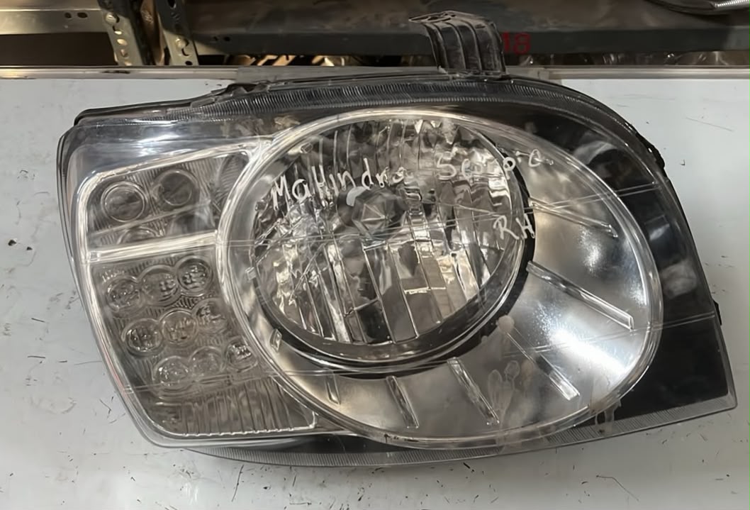 Óptico derecho Mahindra Scorpio