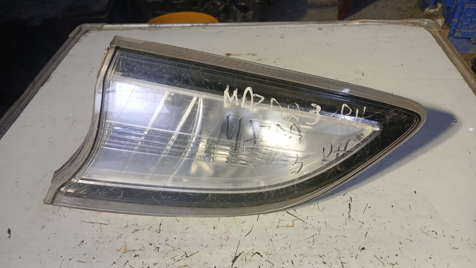 Foco de portalon derecho mazda 3