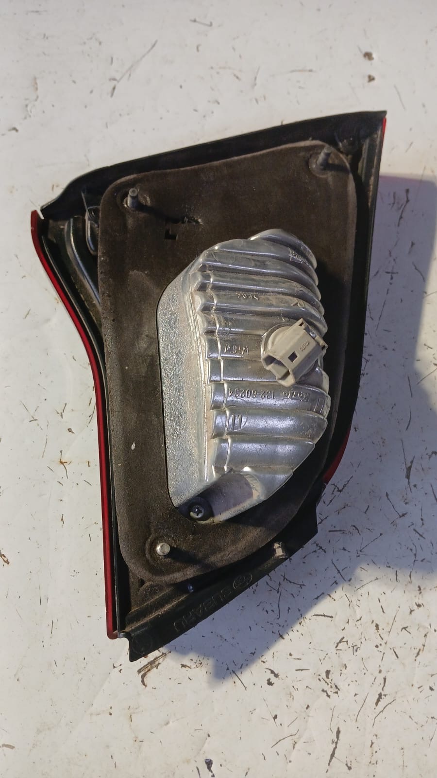 Foco de maleta  derecho subaru legacy