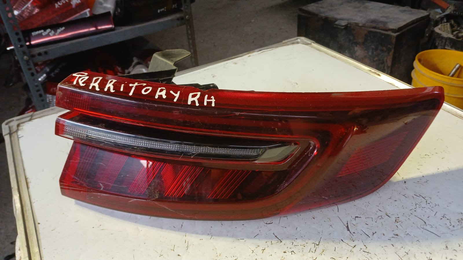 Foco trasero derecho Ford territory
