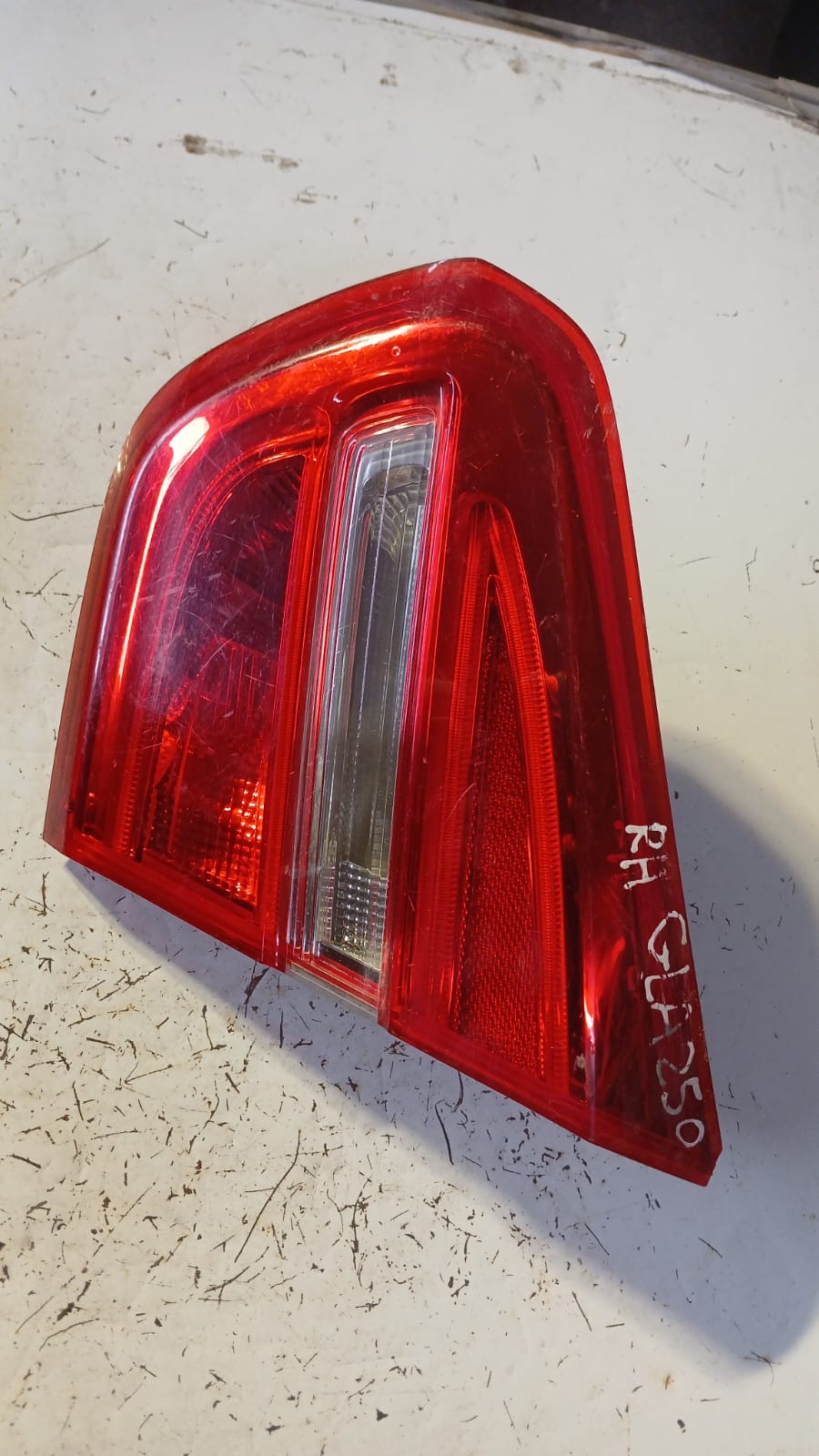 Foco de portalon derecho Mercedes benz GLA250
