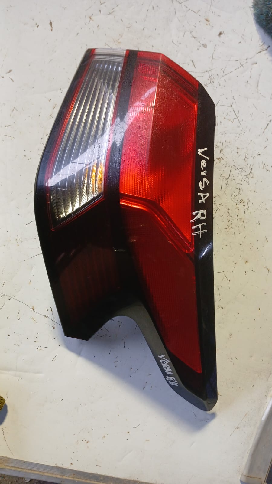 Fico trasero derecho nissan versa