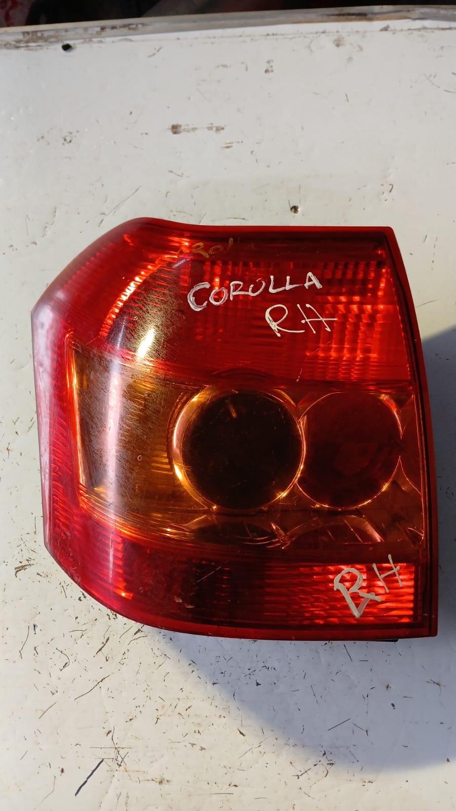 Foco trasero derecho toyota corolla