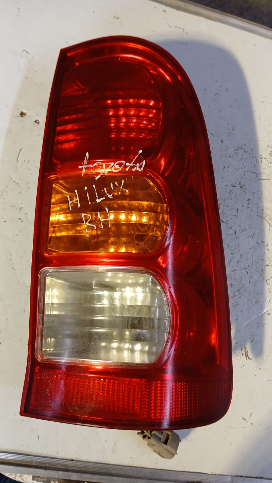 Foco trasero derecho toyota hilux