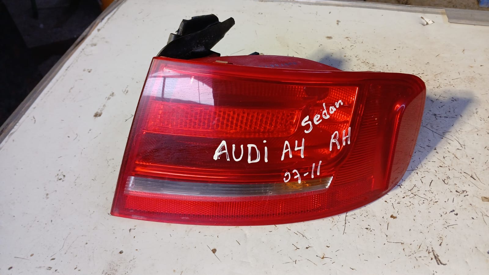Foco trasero derecho audi a4 sedan