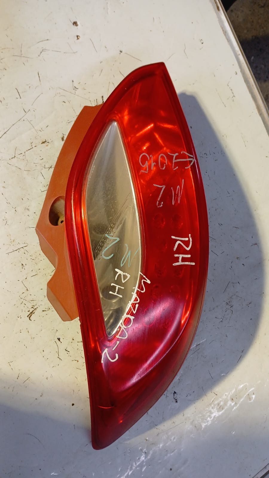Foco trasero derecho mazda 2