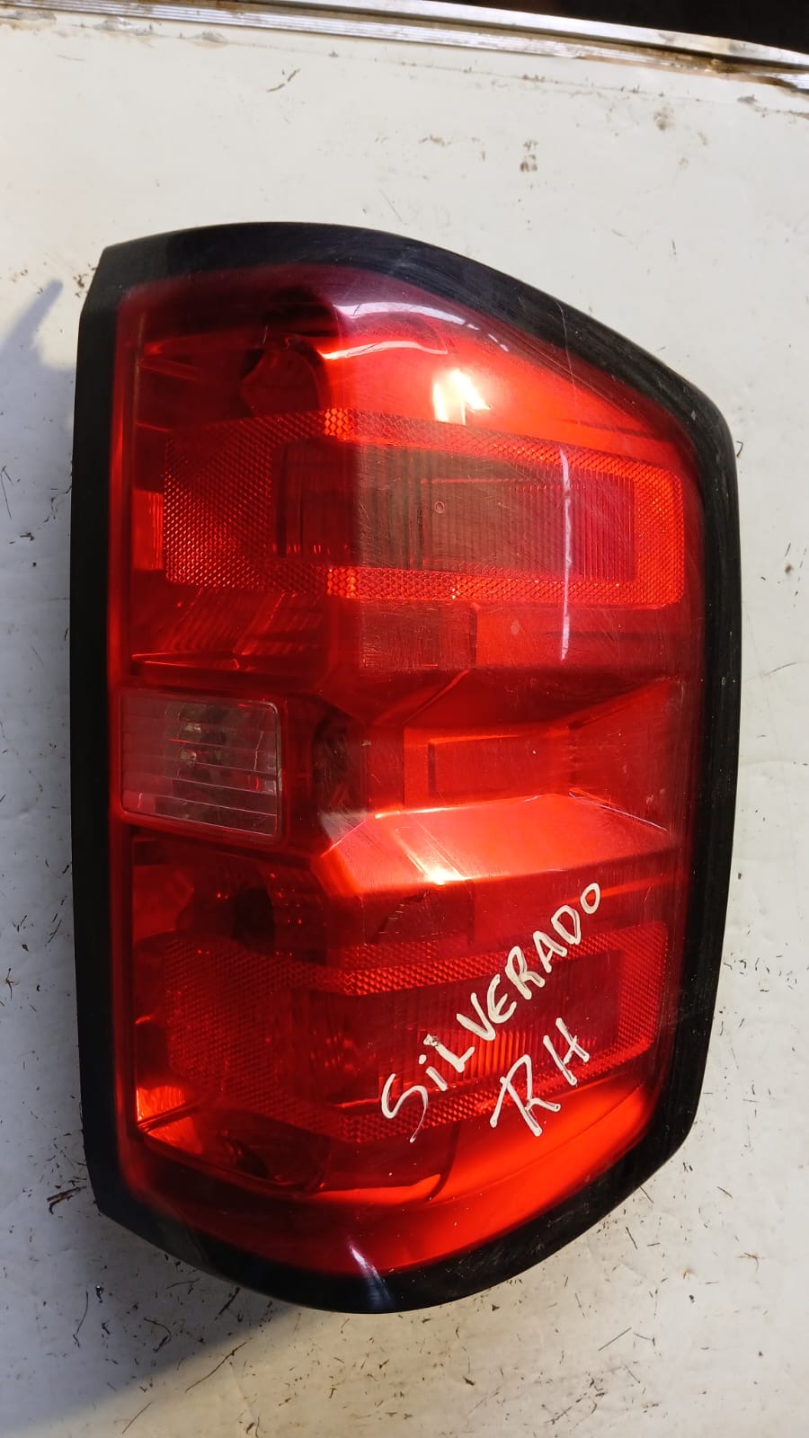 Foco trasero derecho chevrolet silverado