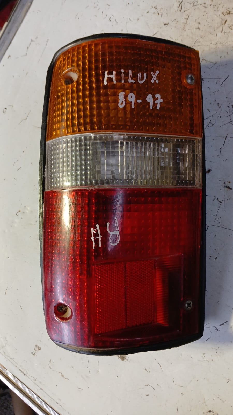 Foco trasero derecho toyota hilux