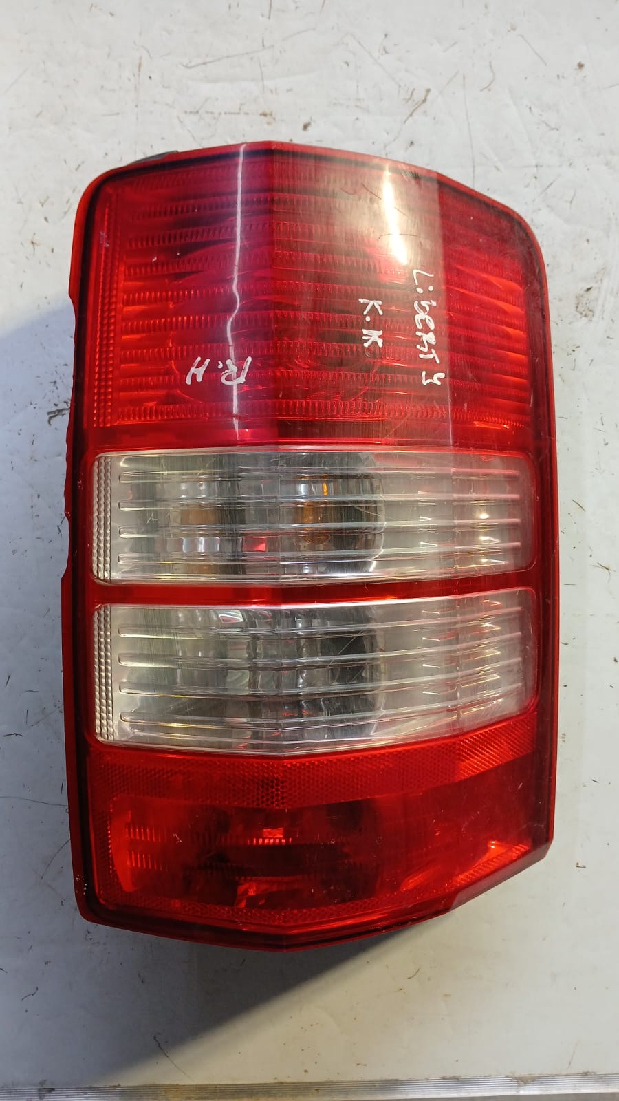 Foco trasero derecho jeep liberty