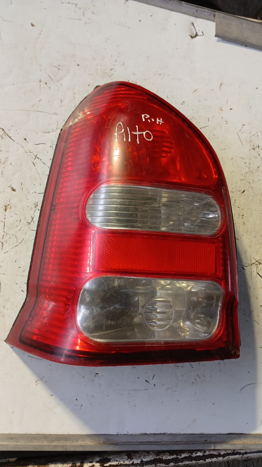 Foco trasero derecho suzuki alto
