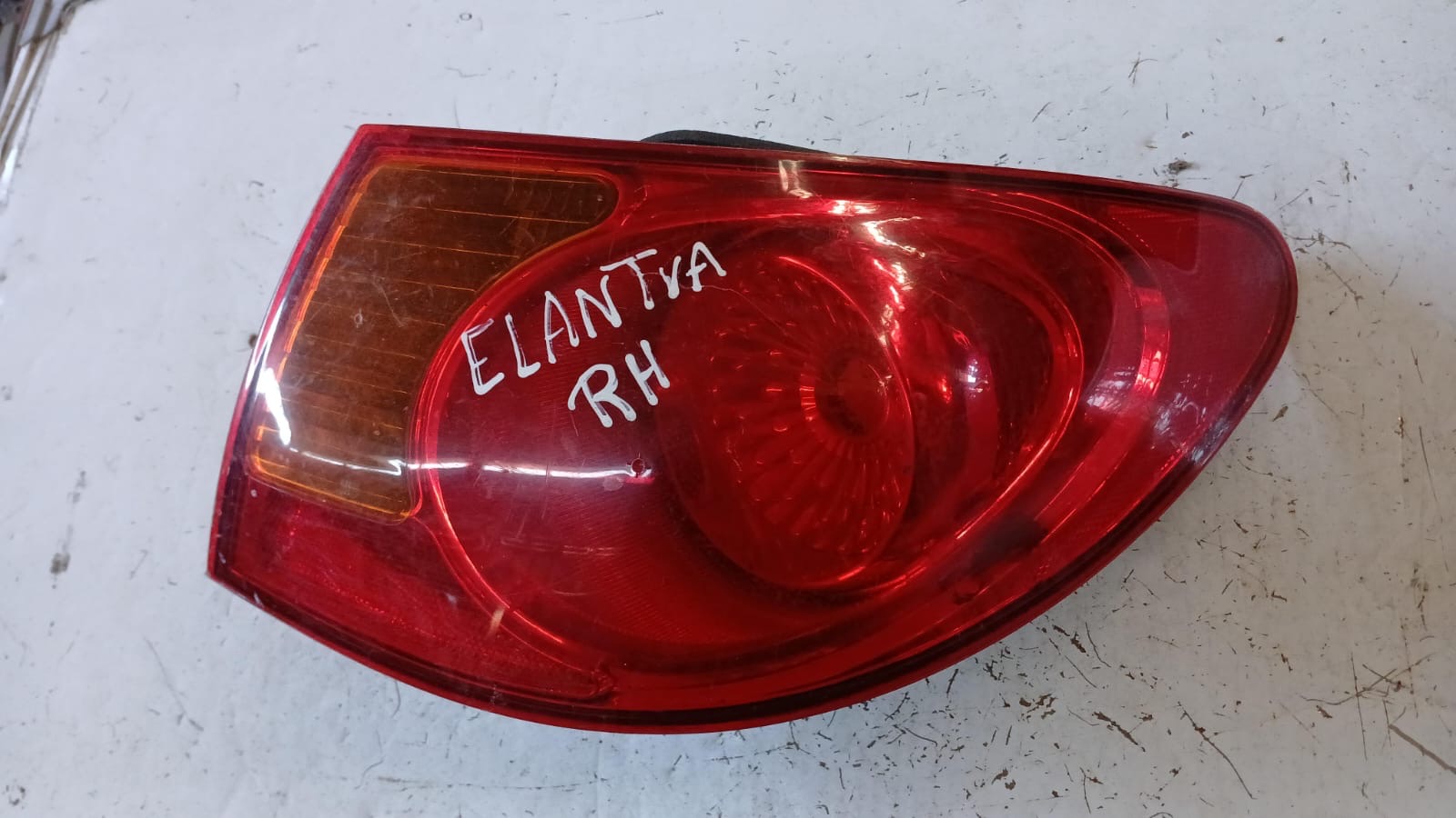 Foco trasero derecho hyundai elantra