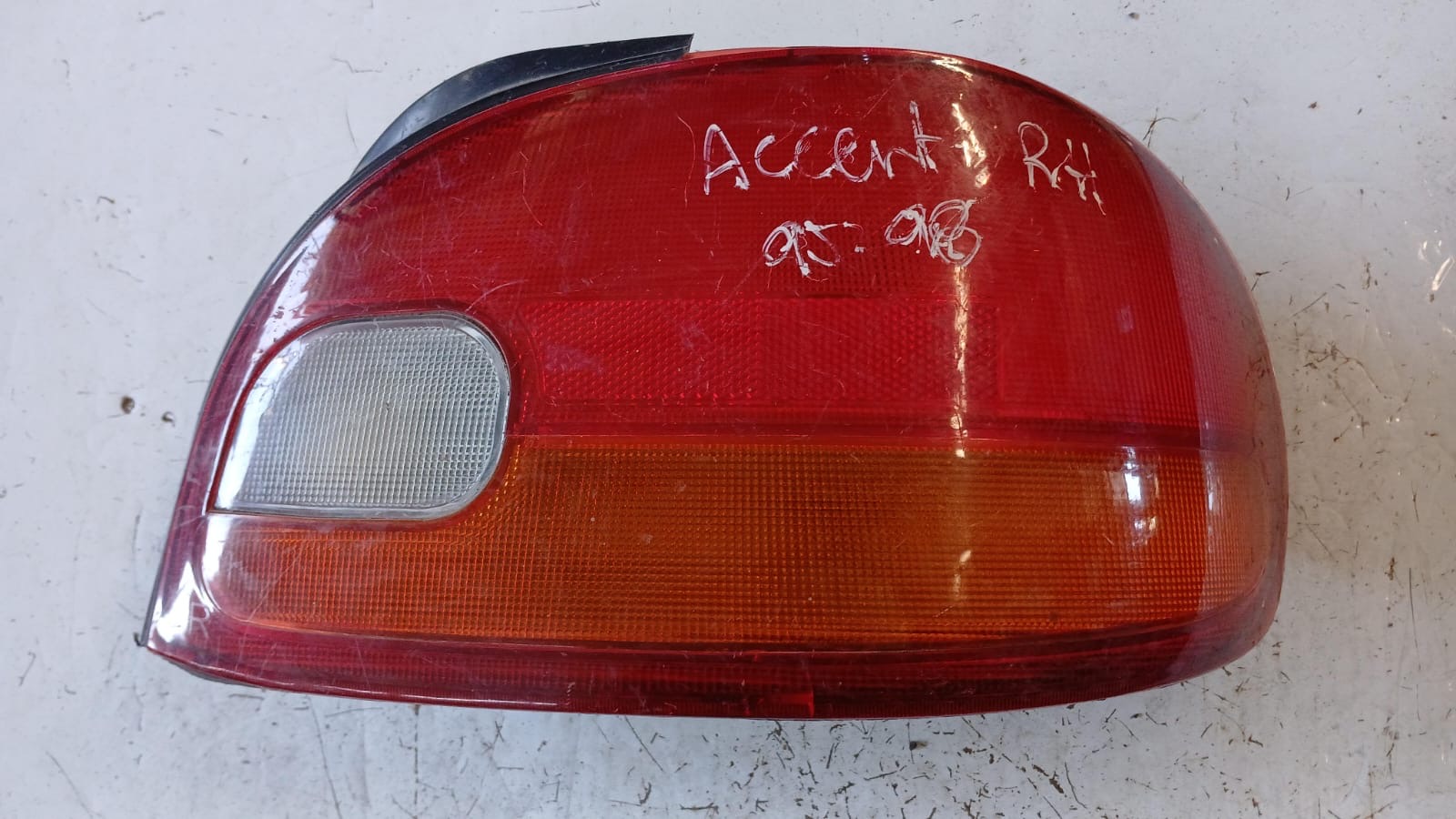 Foco trasero derecho hyundai accent