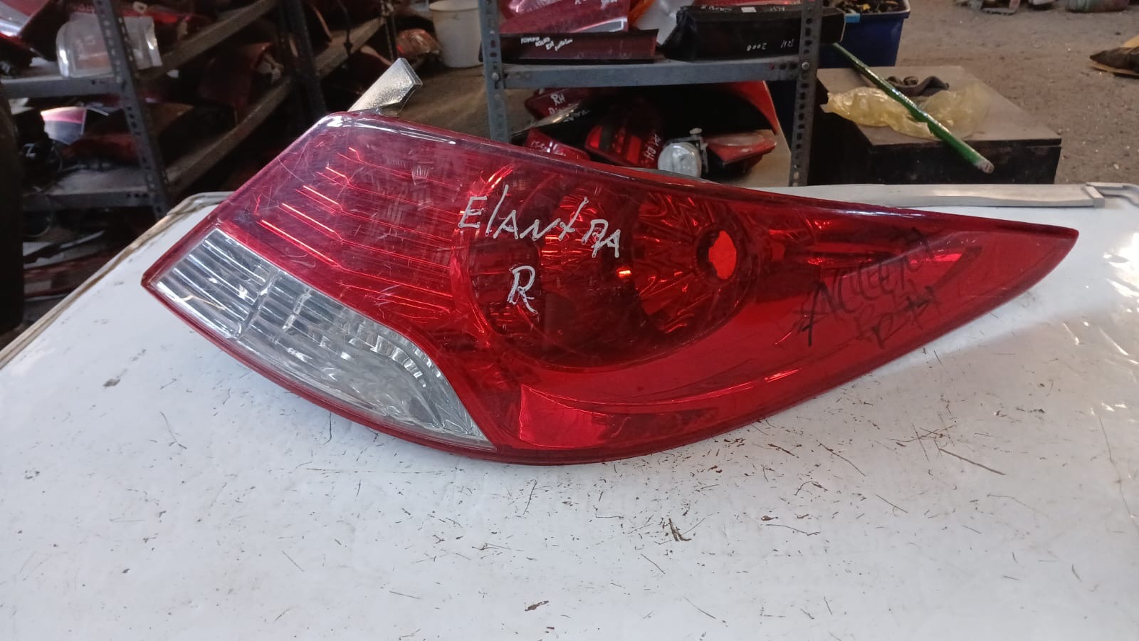 Foco trasero derecho hyundai elantra
